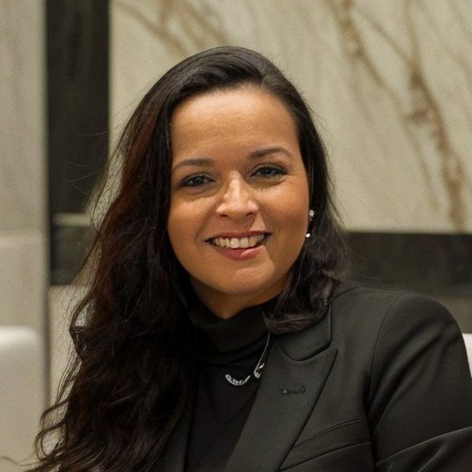 Dra. Fernanda Marra de Araújo